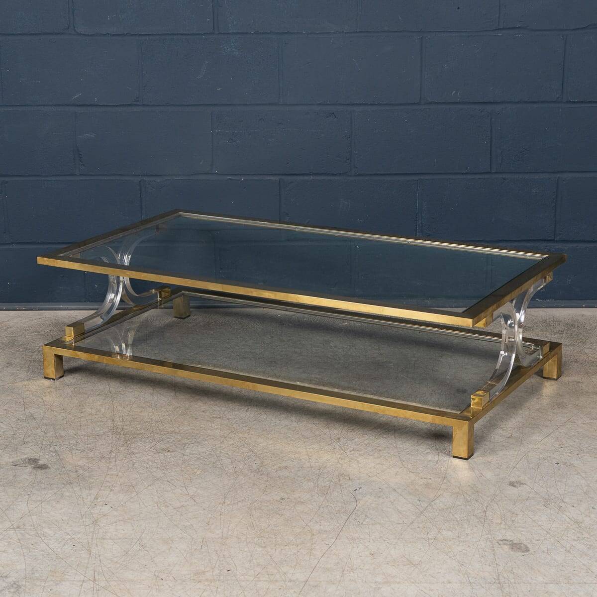 Table basse en verre, laiton et Perspex de style Hollywood Regency italien des années 1980.