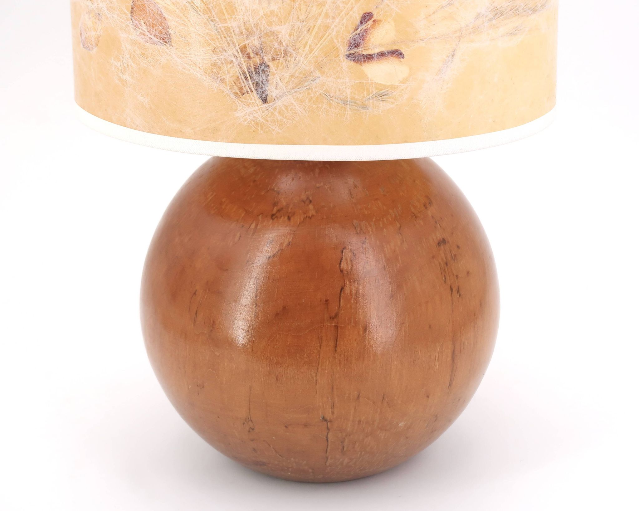 Lampe boule en bois, abat jour avec fleurs séchées