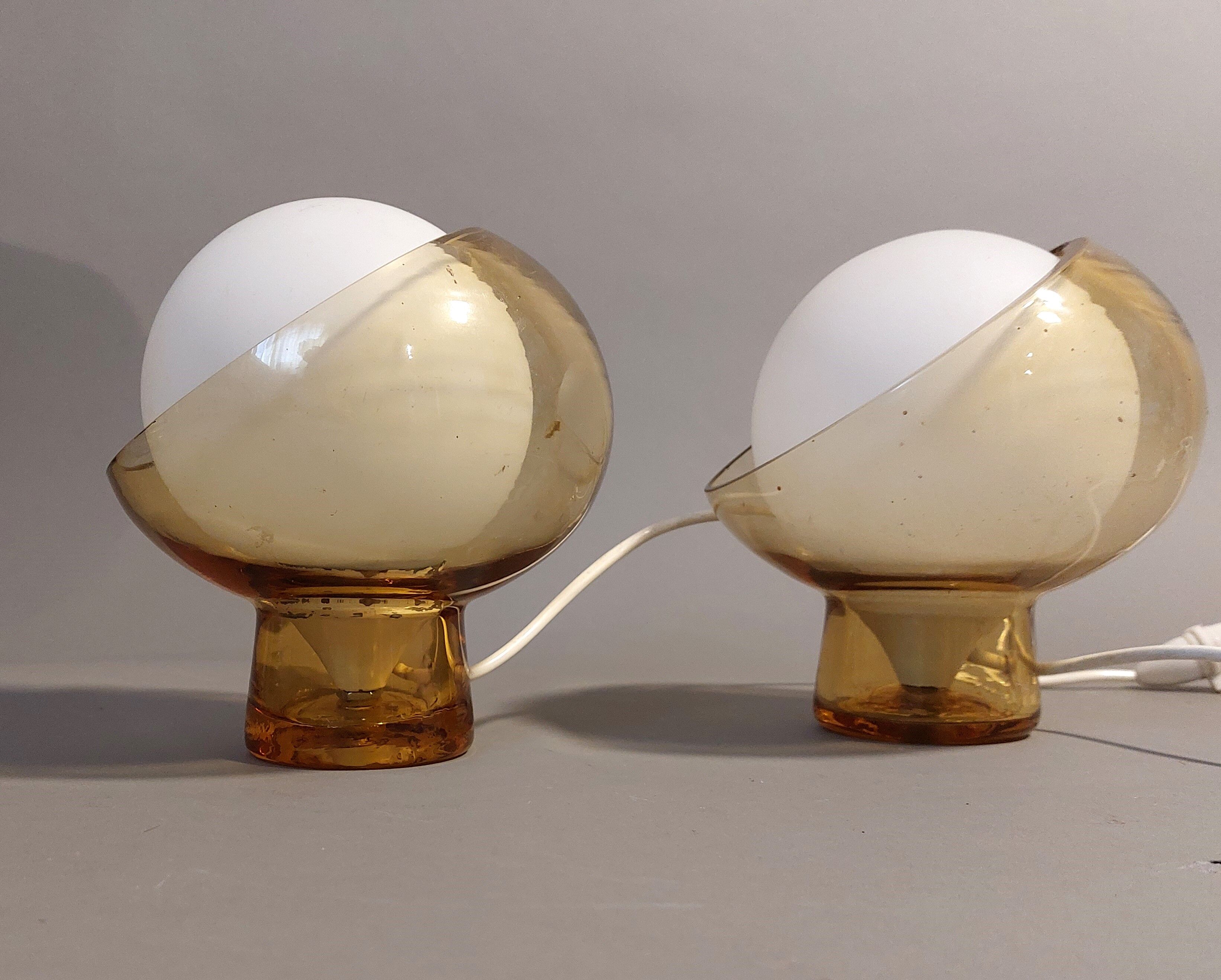 Pair of bedside lamps Italy1960/1970 in glass and white opaline.