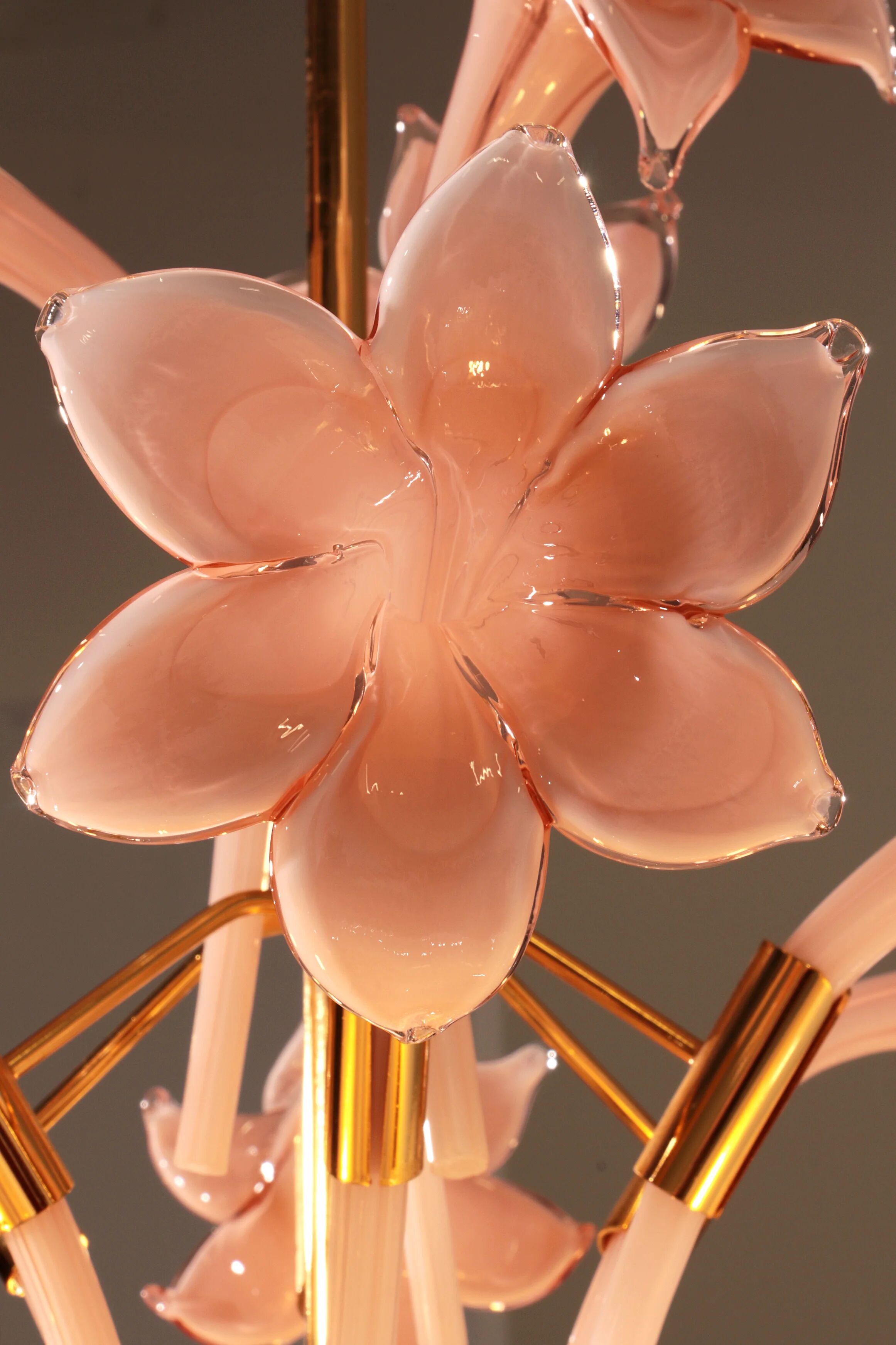 Lys rose, spectaculaire lustre de Murano par Franco Luce, 1970