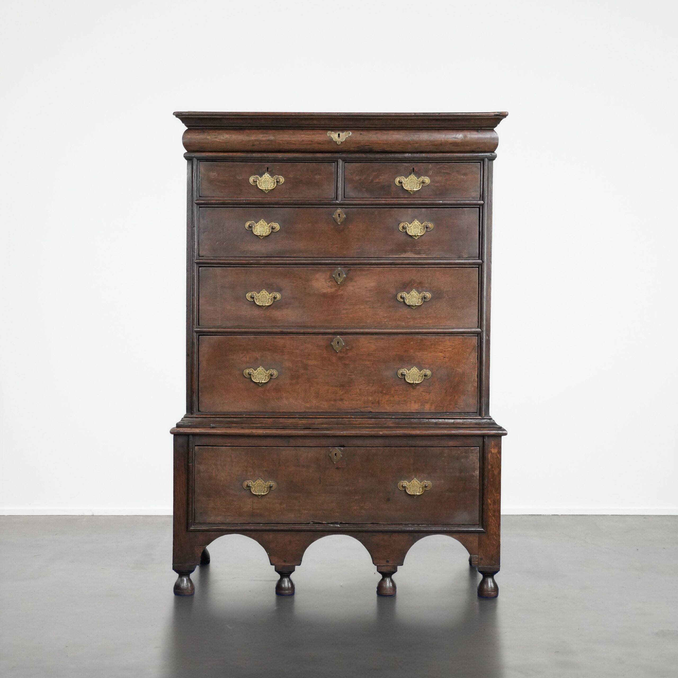 Unique commode anglaise antique du début du XVIIIe siècle