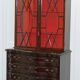 Bibliothèque George III Thomas Chippendale en Bois Dur sur Commode Serpentine