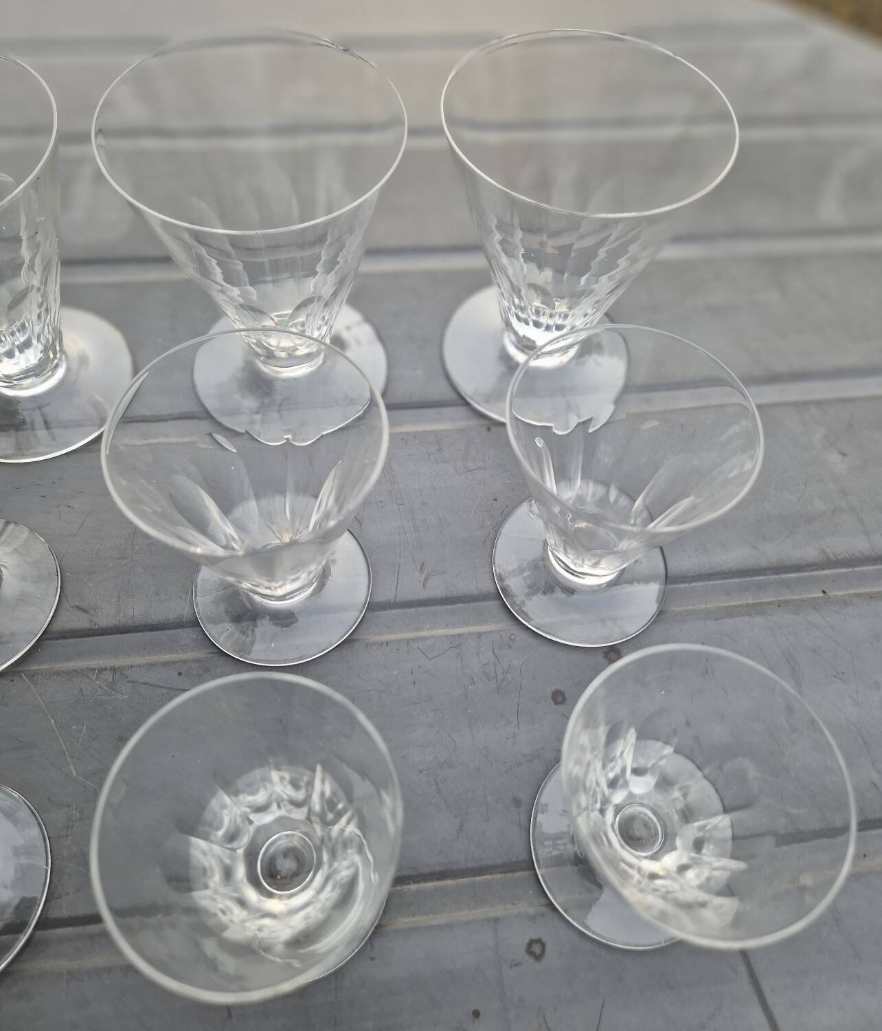 Set of conical glasses for 4 people, cut crystal with 9 flat ribs