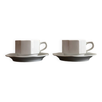 Tasses à café et soucoupes