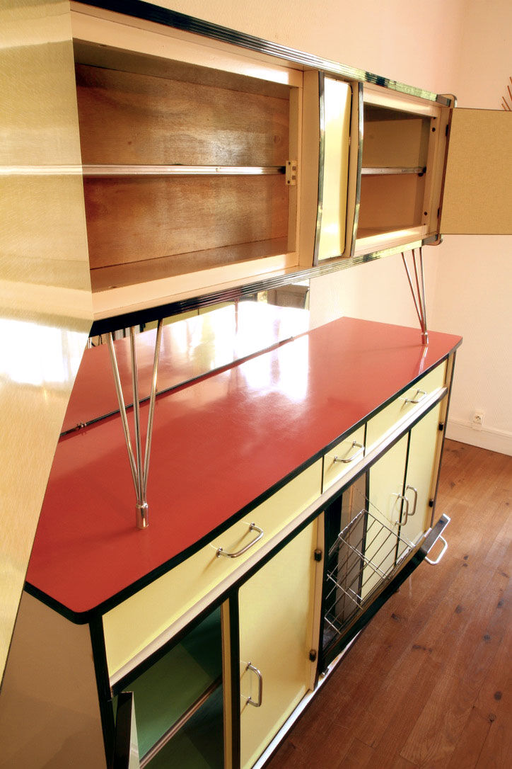 Vintage rockabilly buffet in Formica Eiffel structure.