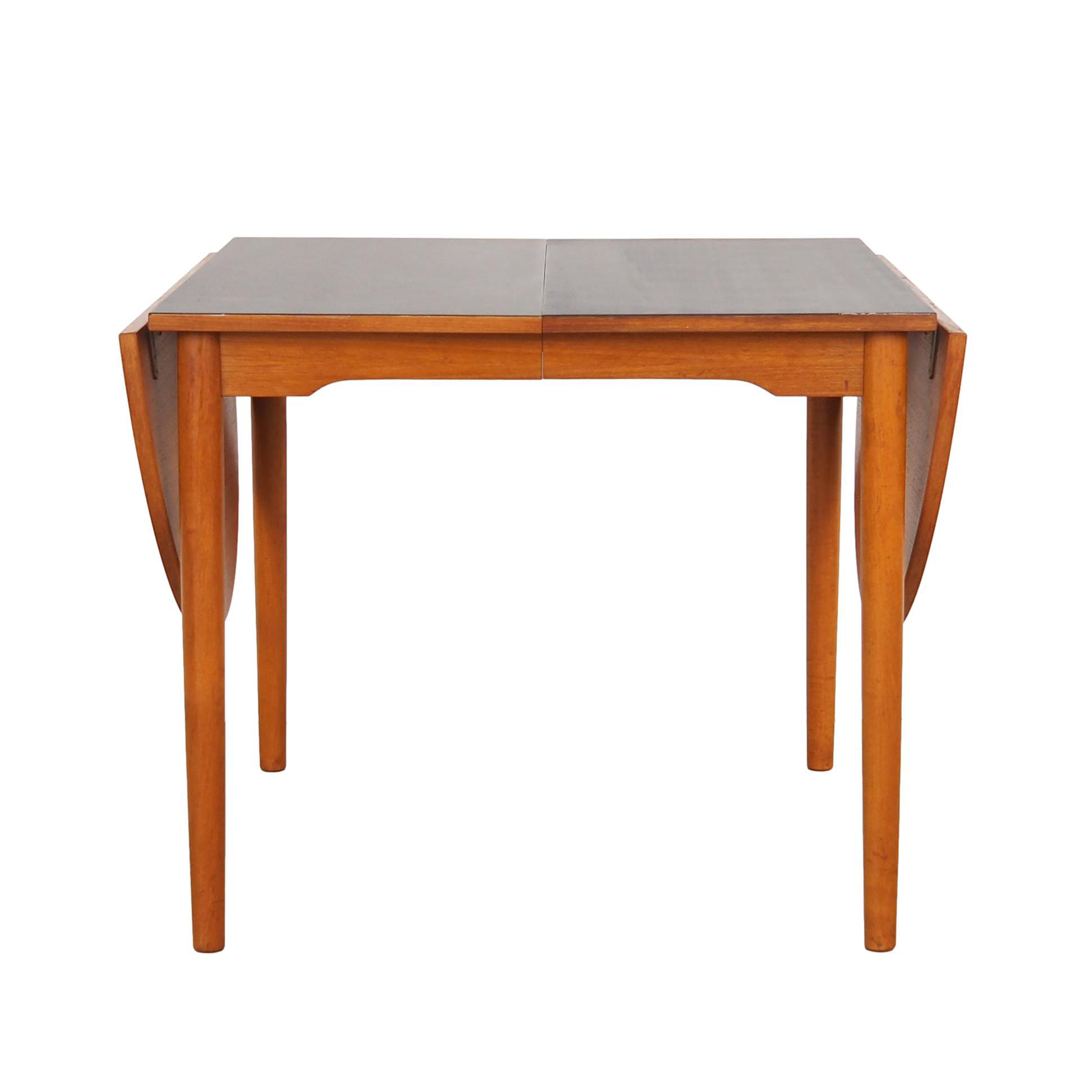 Table en teck, design danois, années 1970, production: Danemark