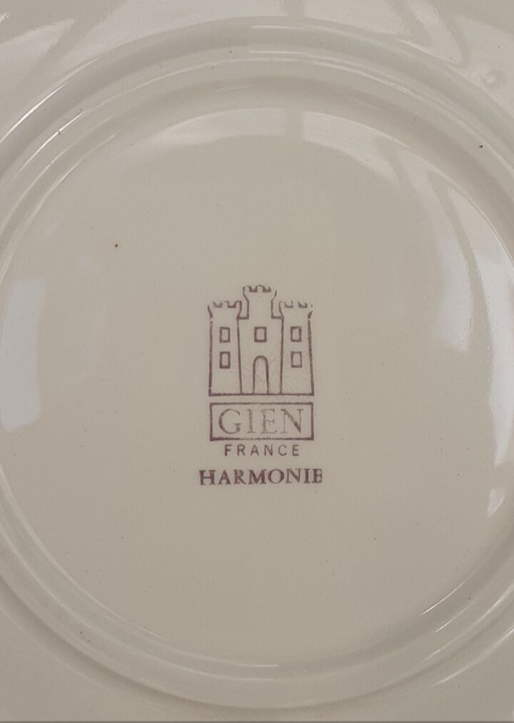 Service of twelve cheese plates by Marie-Pierre Boitard for Gien, 70s