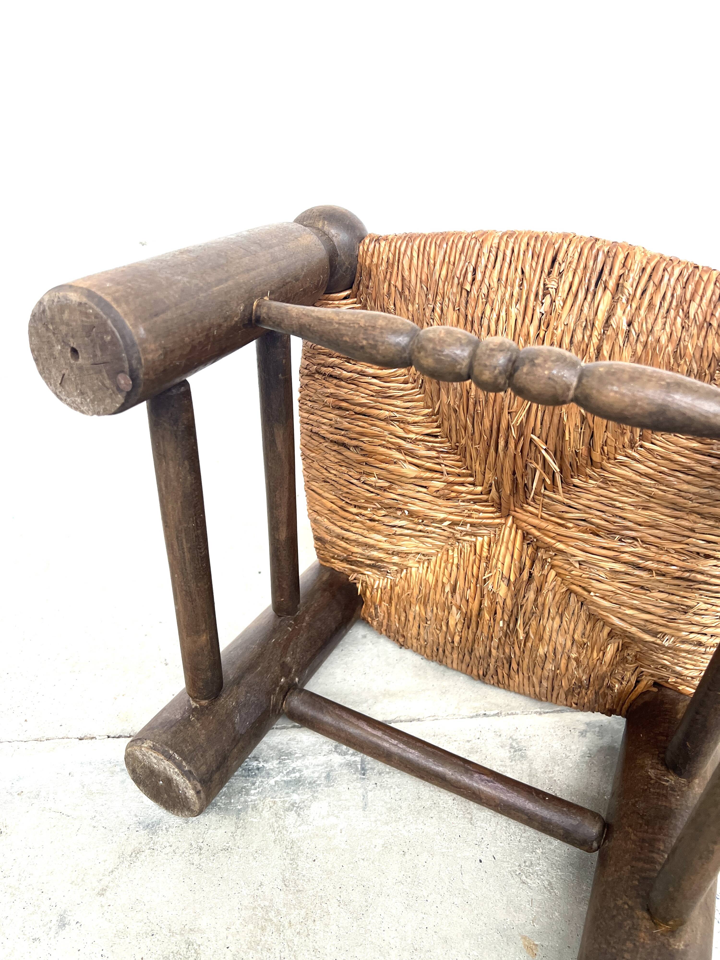 Brutalist chair in wood and straw