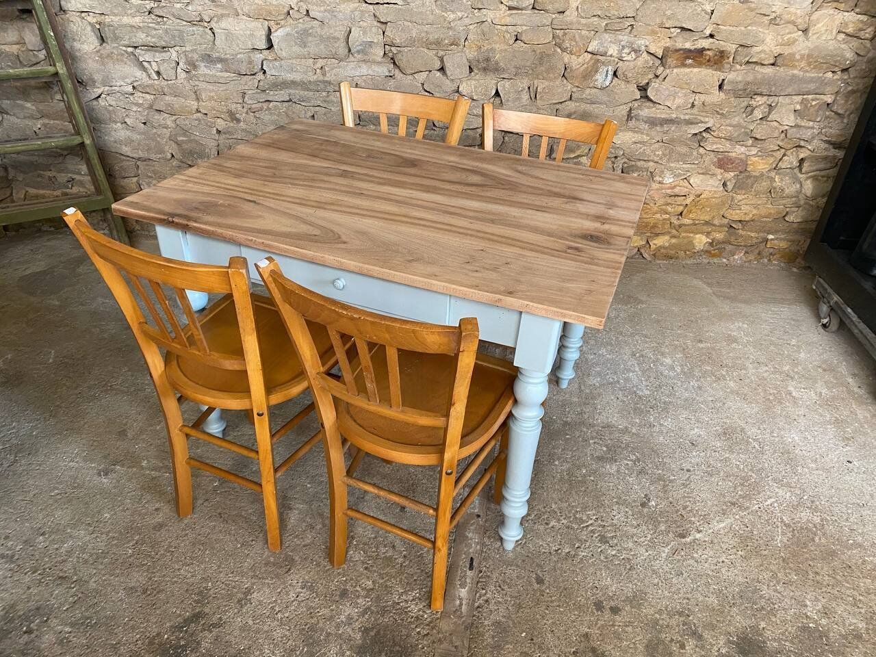 Table wood feet turned