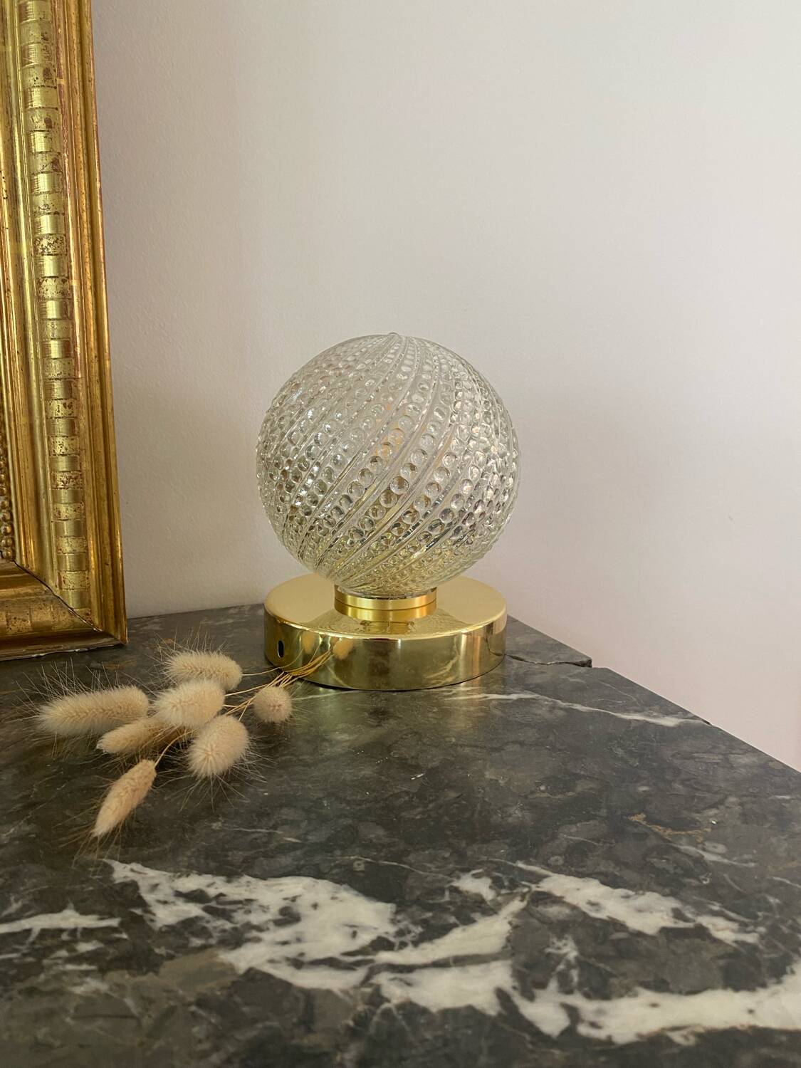 Wall lamp with vintage globe