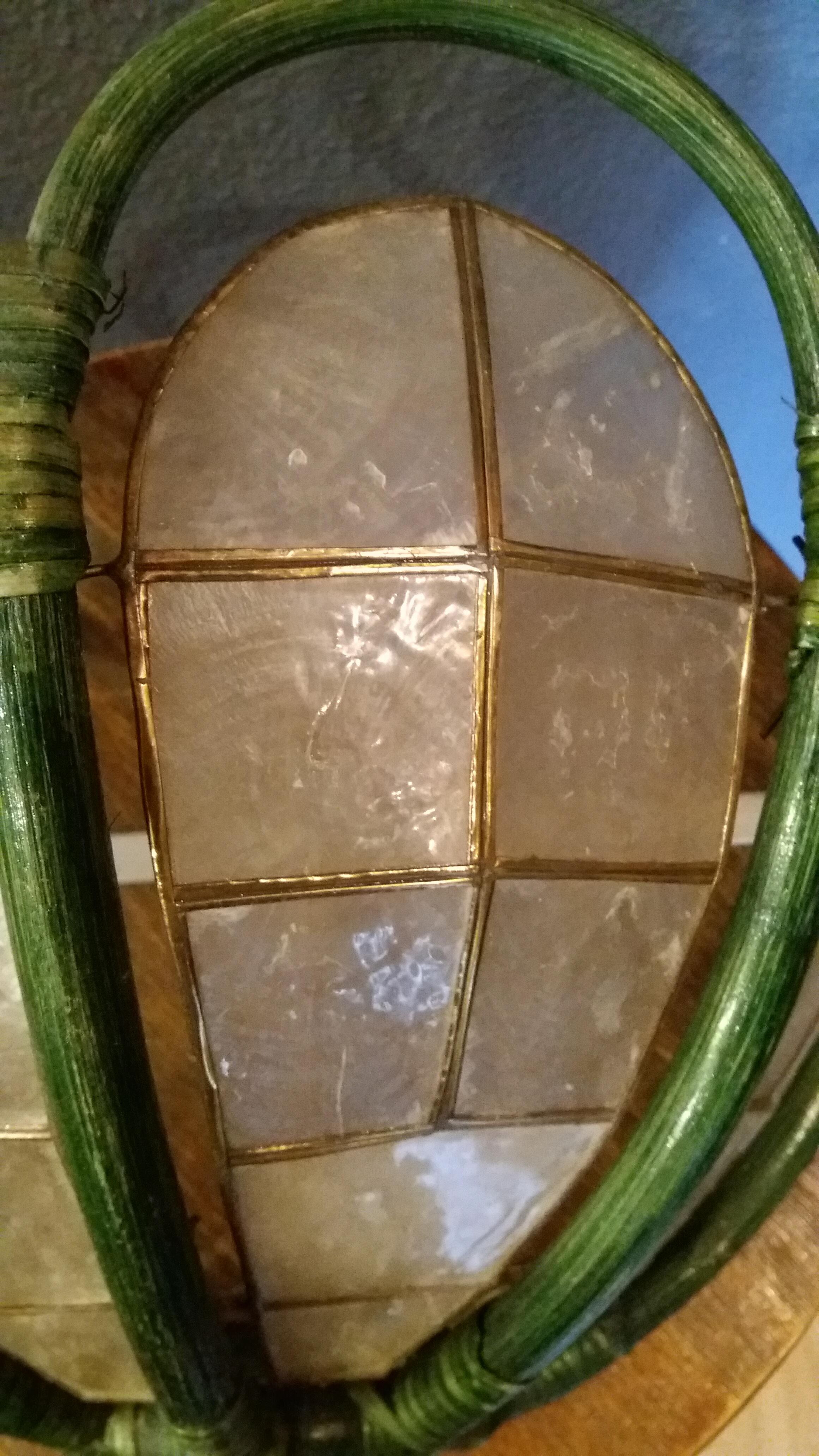 Wall light in wicker and mother-of-pearl