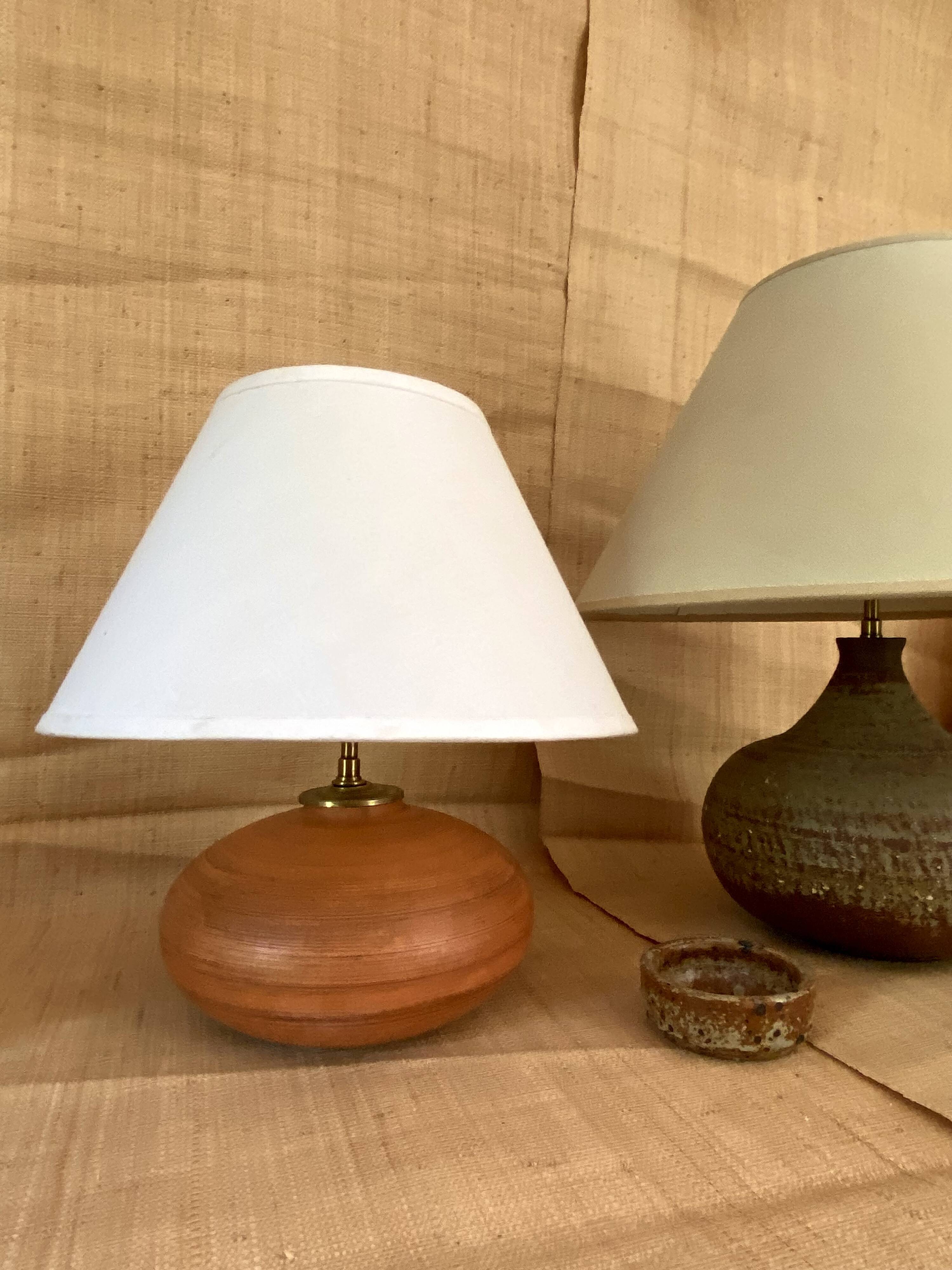 Terracotta lamp, 2M fabric cable, cotton shade.