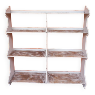 Free-standing shelf