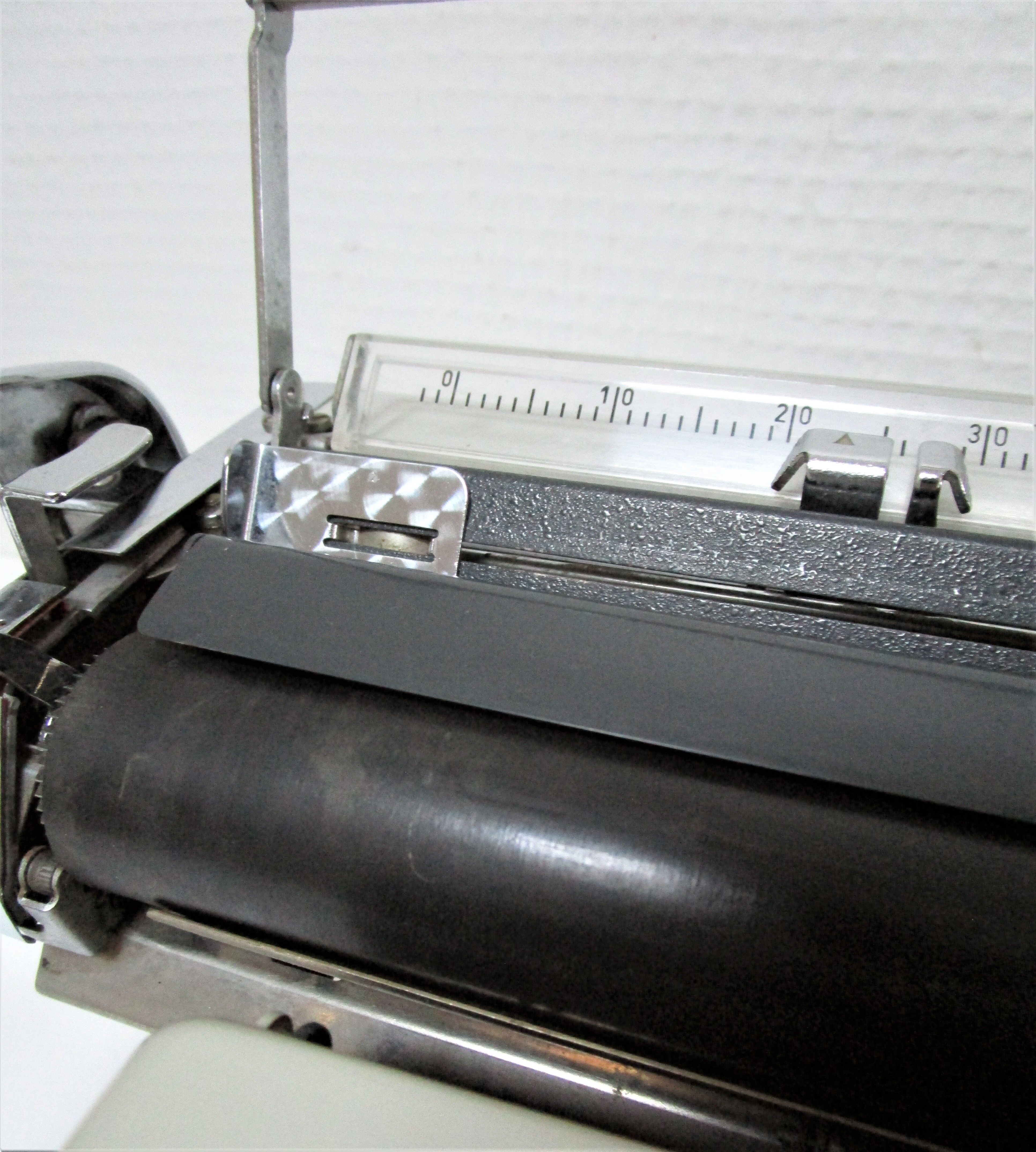 typewriter Olympia metal large cart A3 years 60