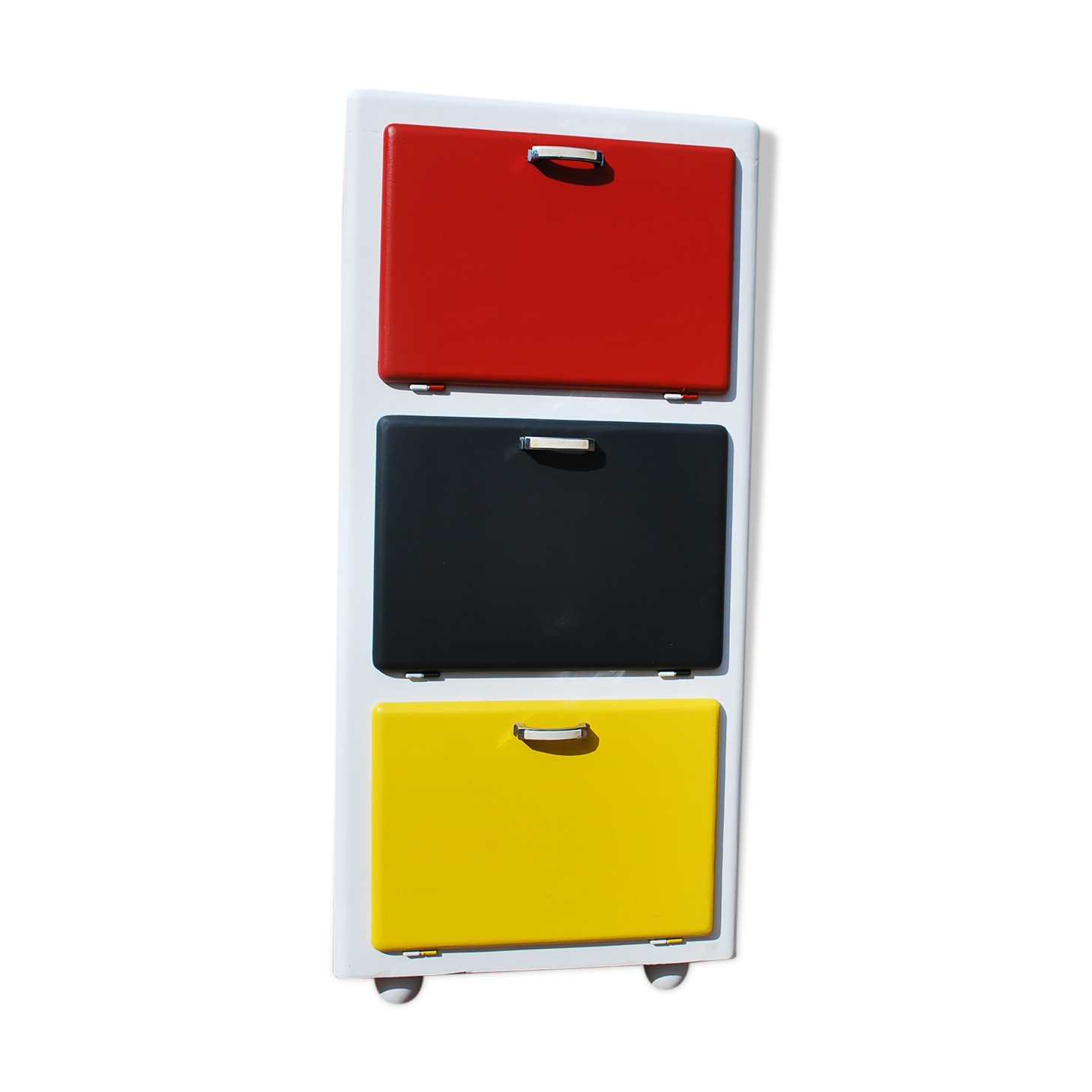 Renovated buffet in Mondrian colors