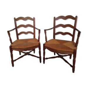 Fauteuils en bois sculpté