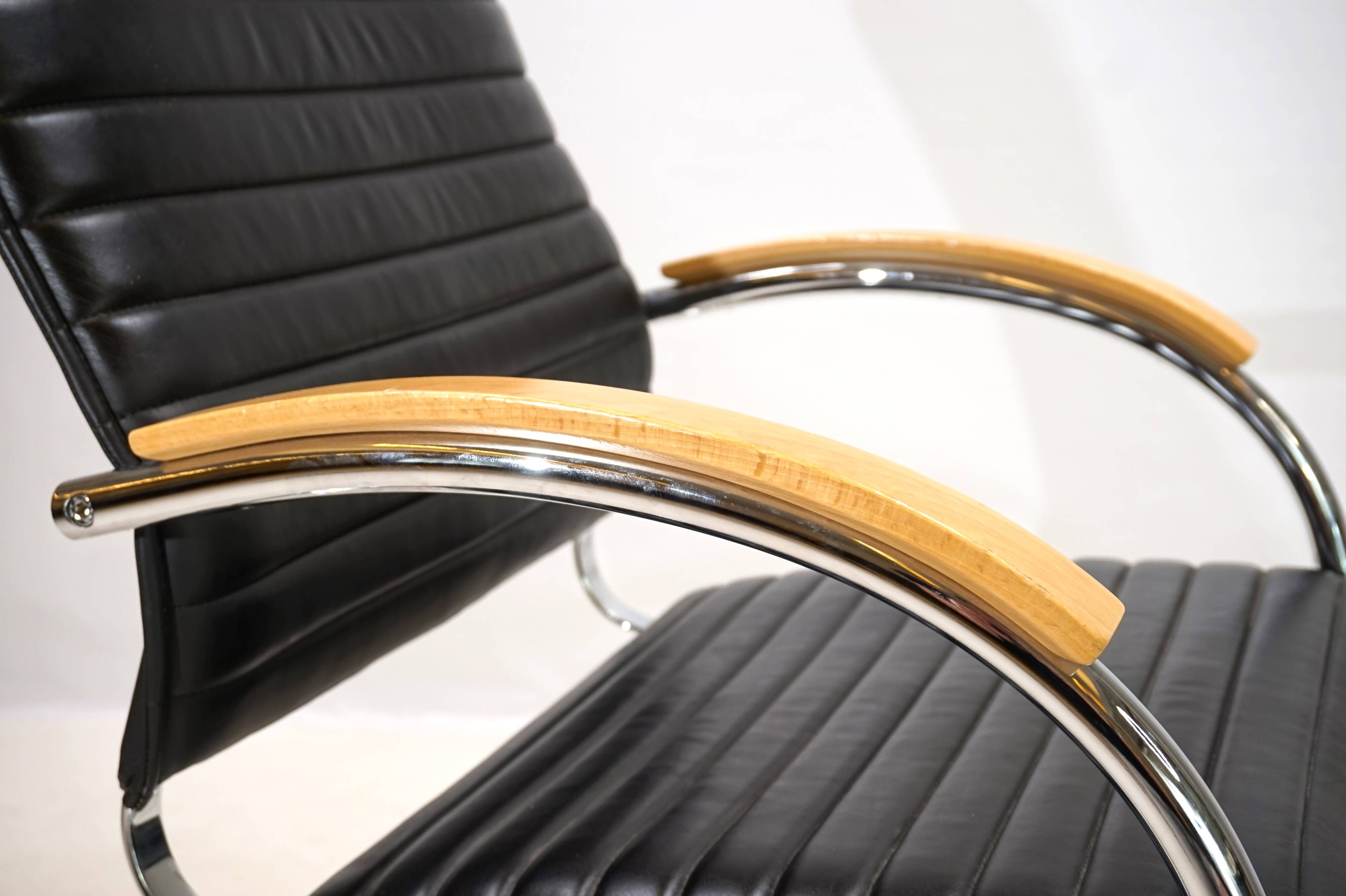 Chaise de salle à manger/conférence en cuir Thonet S74 par Josef Gorica, 1990
