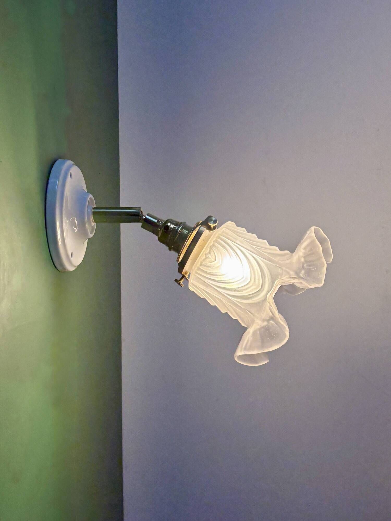 Vintage frosted glass tulip wall light (APJ1)