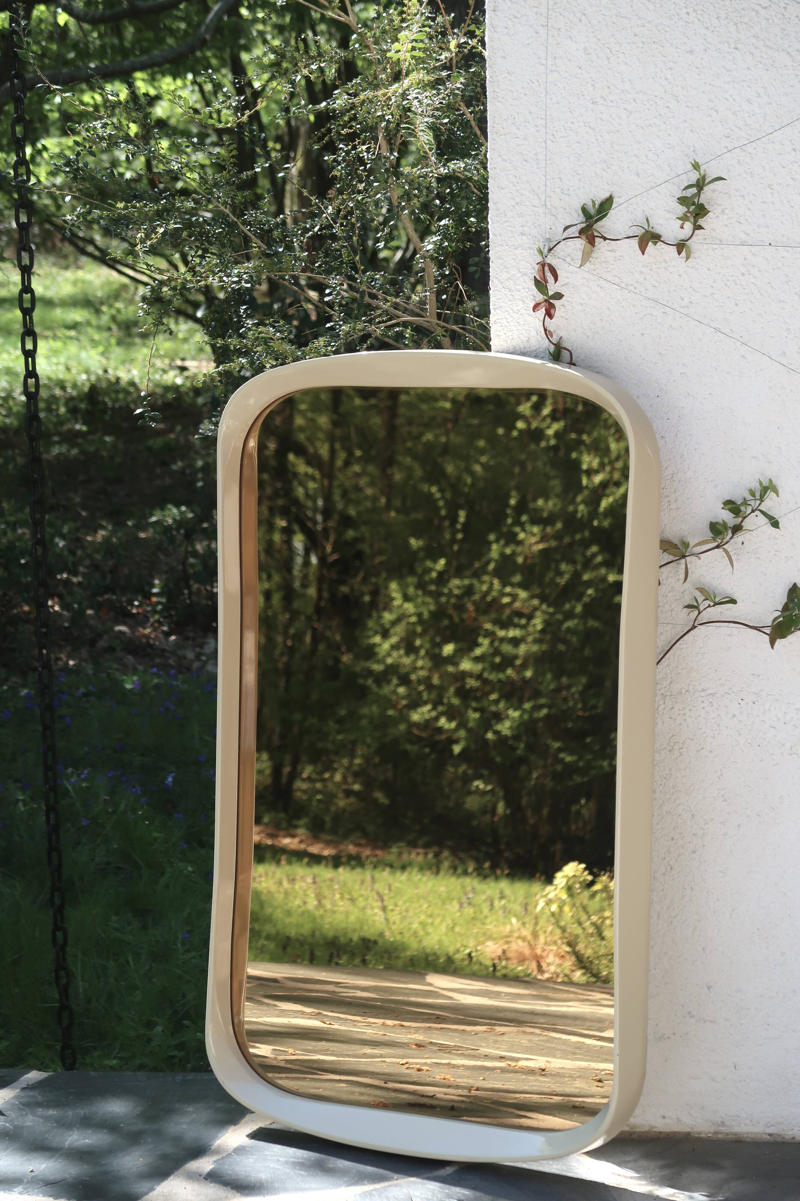 Rectangular mirror, horizontal or vertical, in white lacquered wood, 1970s.