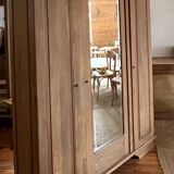 Antique wardrobe in raw solid oak: hanging space + shelves