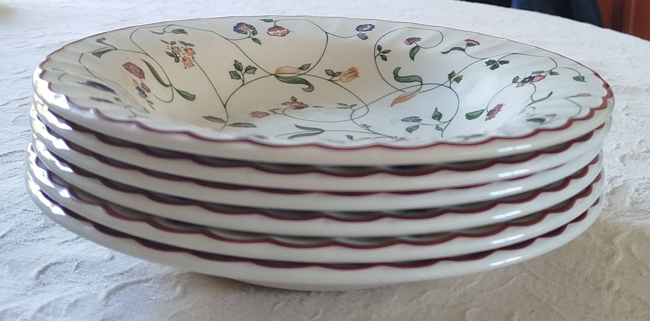 Set of 6 Oakwood England soup plates