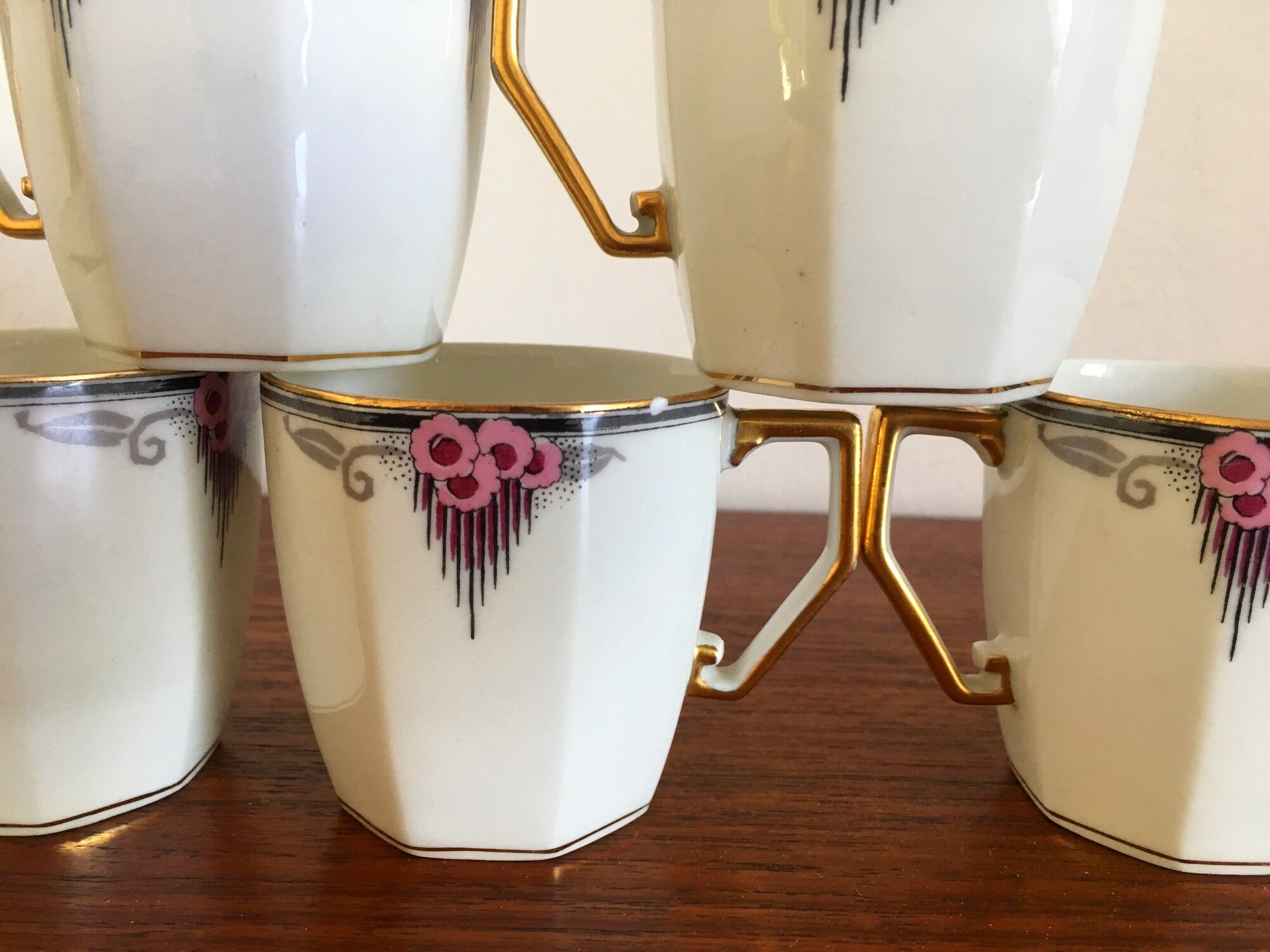 Set de 5 tasses en porcelaine de Limoge art déco années 30