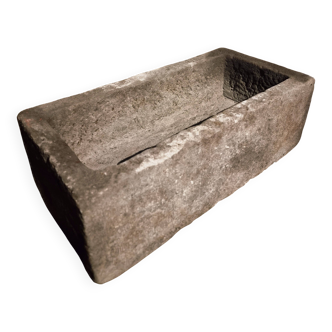 Abreuvoir antique en pierre de Volvic / bassin d'eau – XVIIIe–XIXe siècle