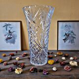 Large chiseled crystal vase with geometric and “flowers” decor