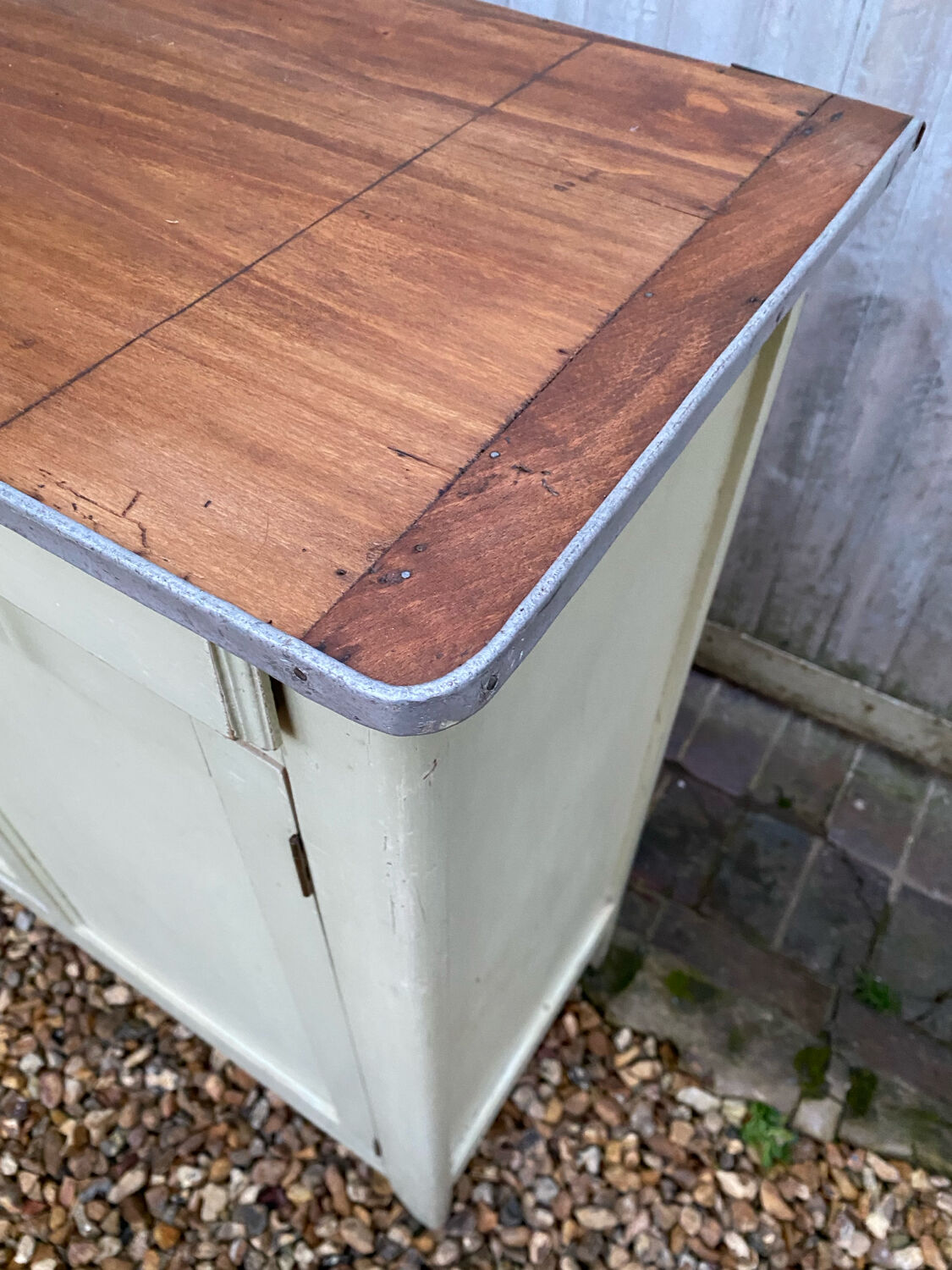 Buffet parisien vert vintage