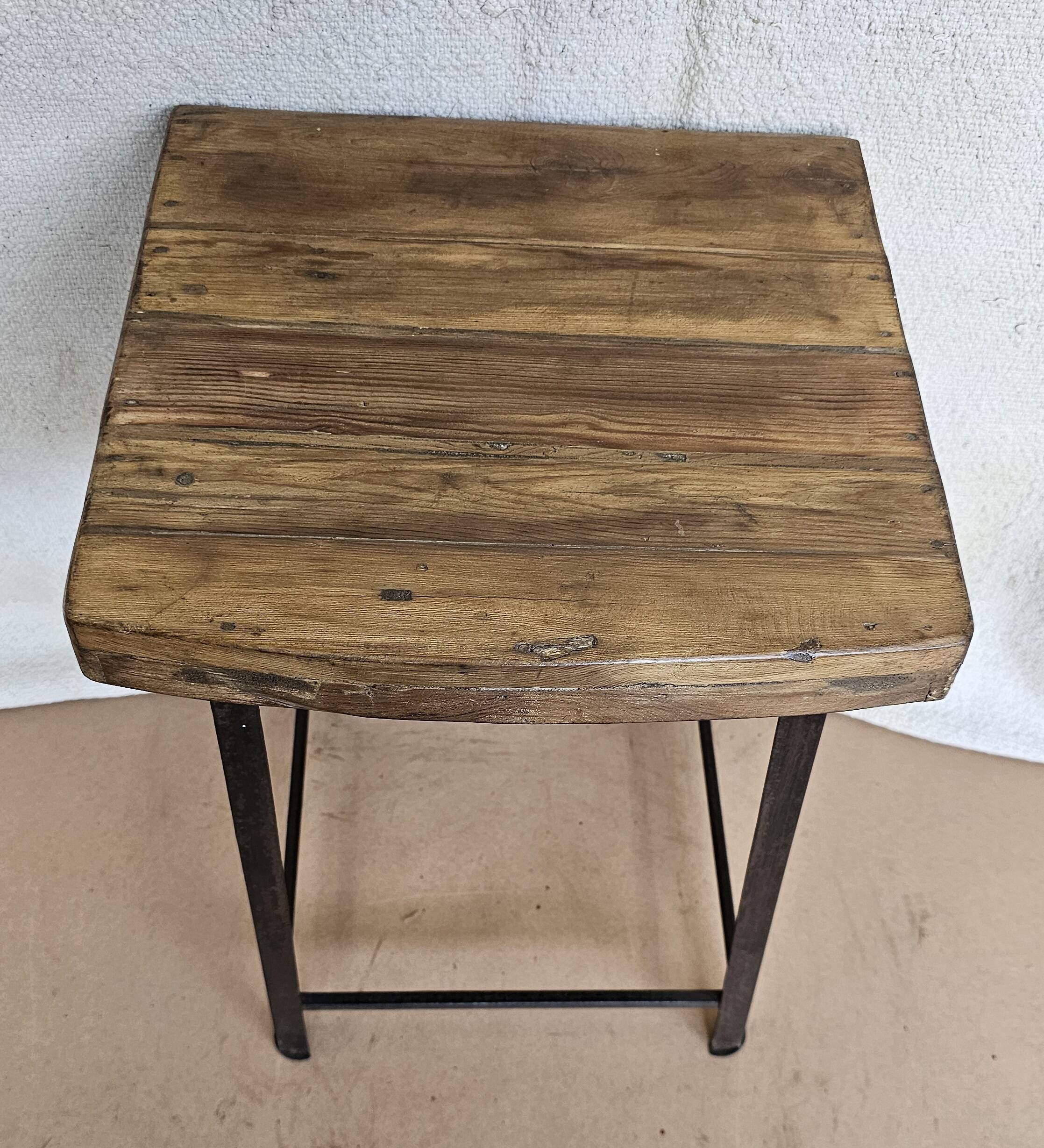 Old workshop stool in wood + wrought iron