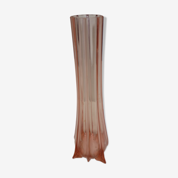 Vase Soliflor des années 50 en  verre rose saumon