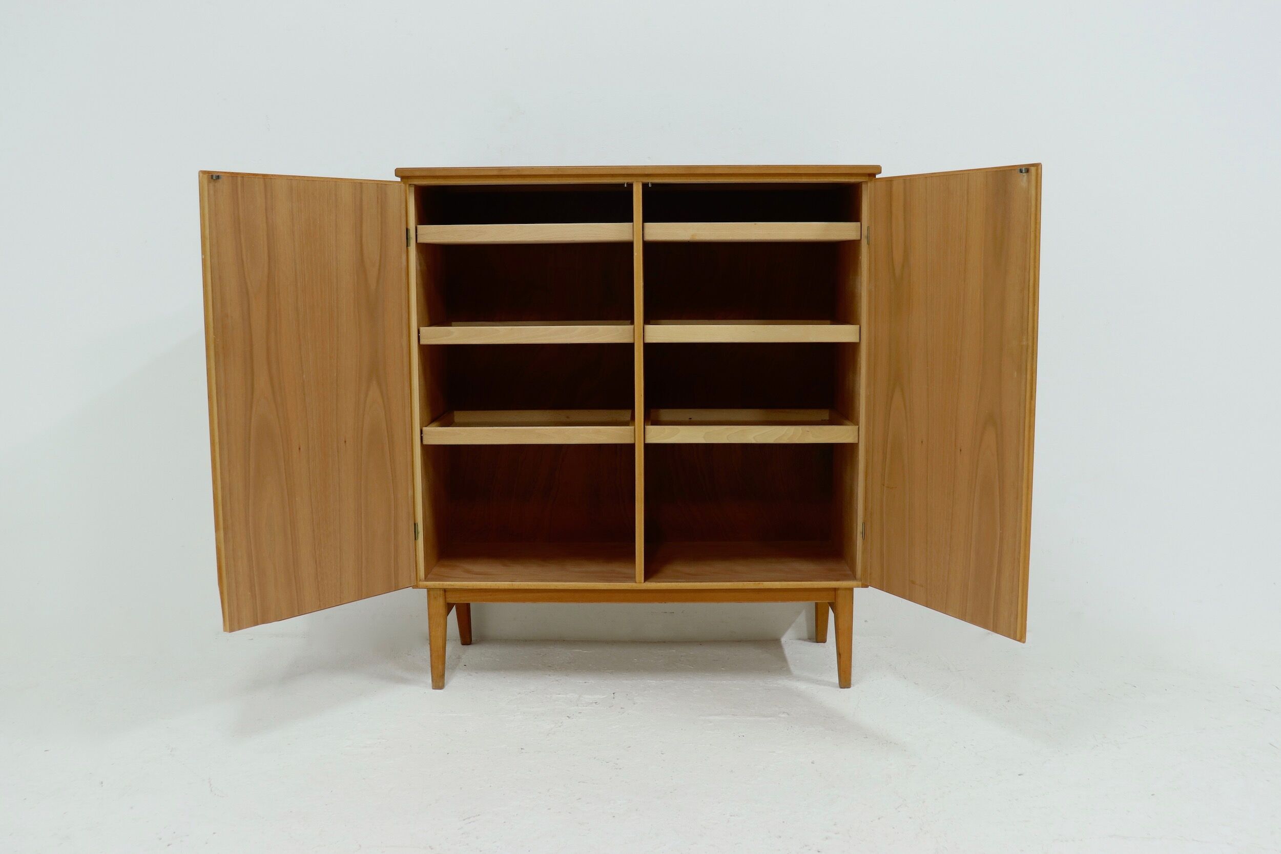Armoire scandinave bicolore en teck et bouleau avec tiroirs des années 1960