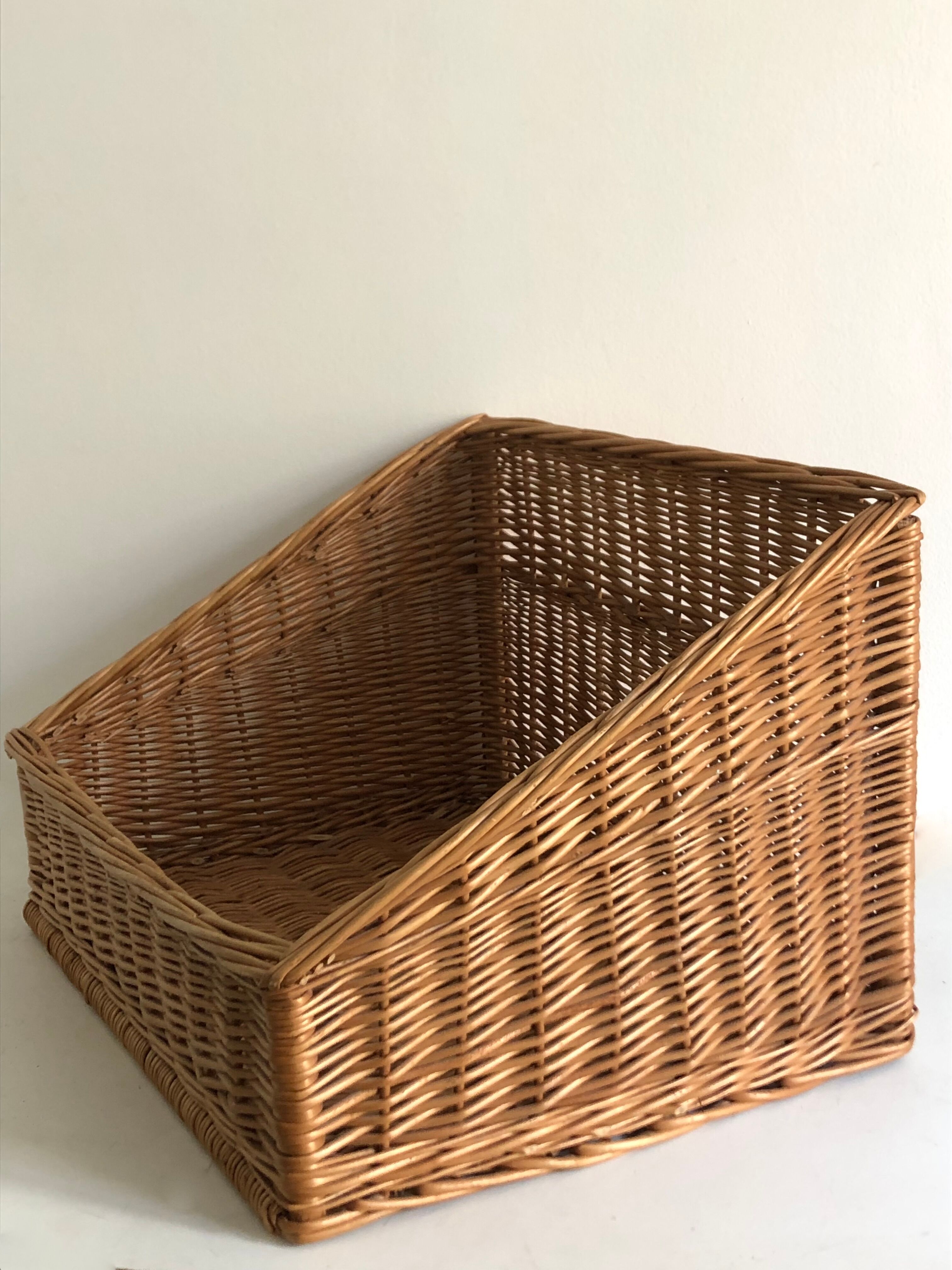 Baker's basket, wicker