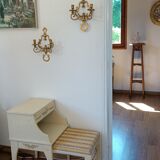 Chippy Phone Seat Table