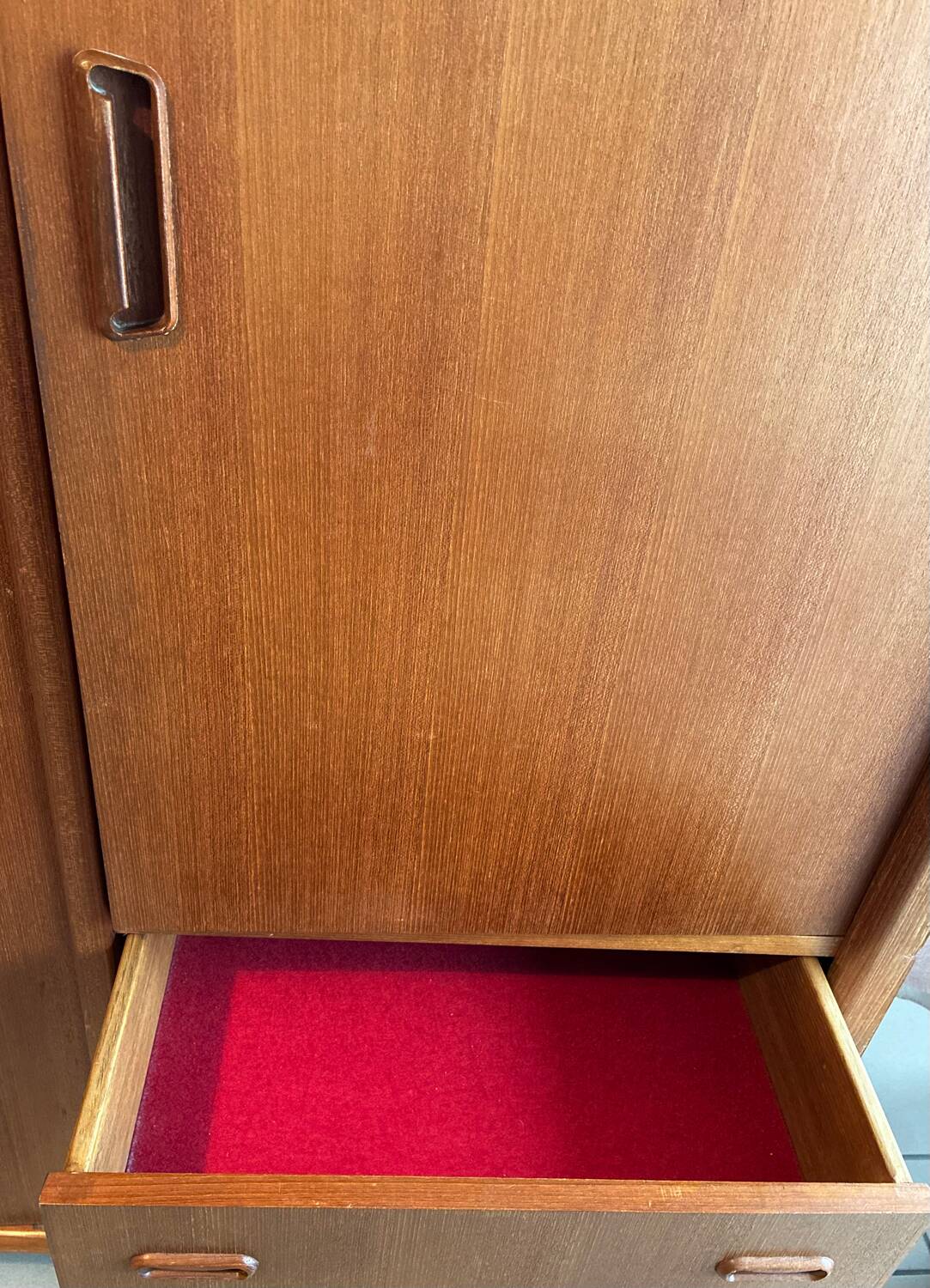 Armoire vintage scandinave en teck massif dressing 1960