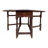 Folding round table in 18th century oak wood