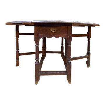 Folding round table in 18th century oak wood