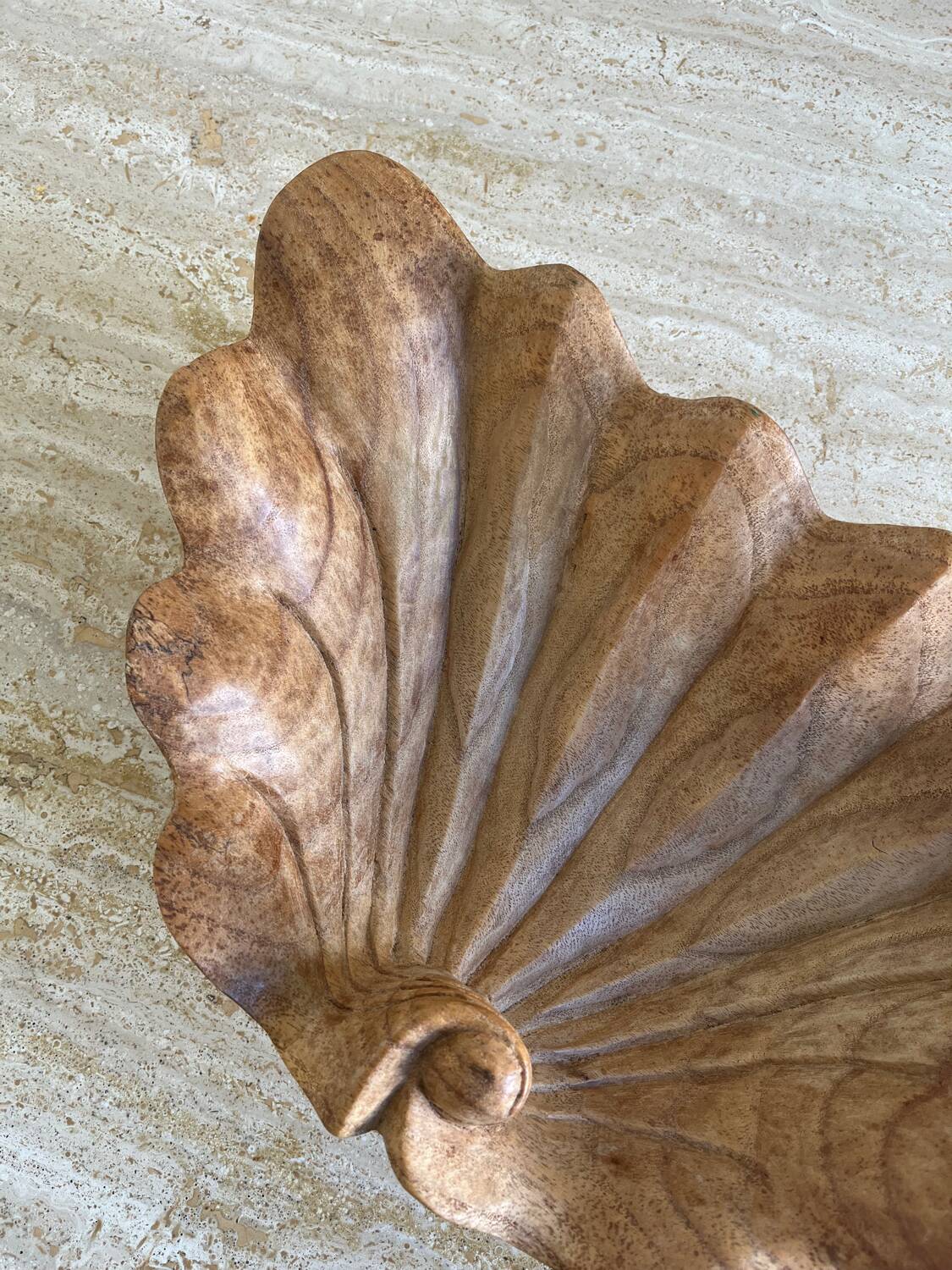 Coupe bénitier ancienne en bois sculpté