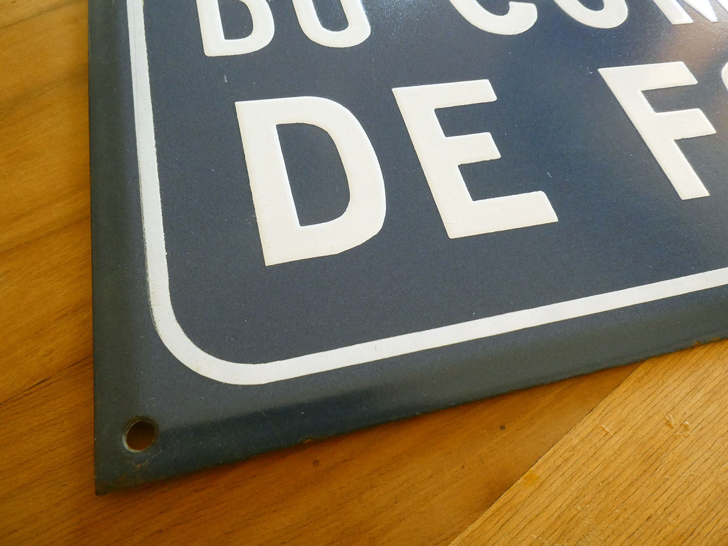 Old plate in enamelled metal "street of the count of Foix"