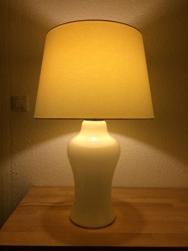 Lampe à poser opaline années 70 space age pied balustre