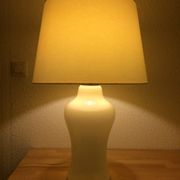 Lampe à poser opaline années 70 space age pied balustre