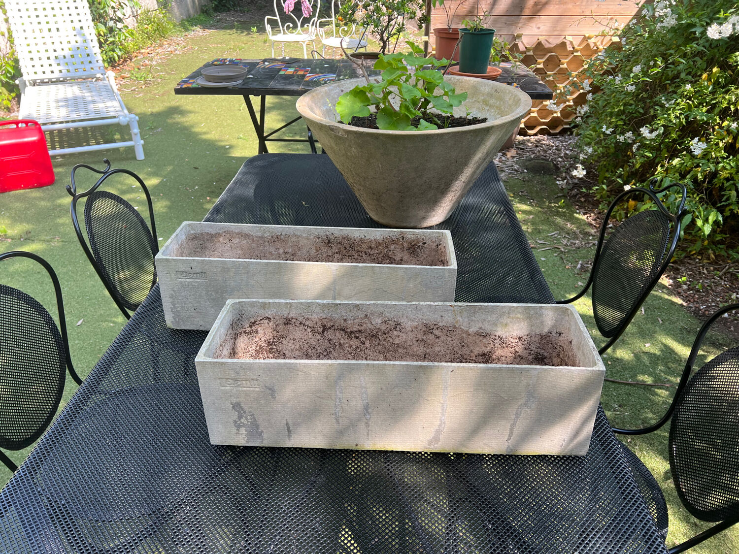 Pair of planters Eternit