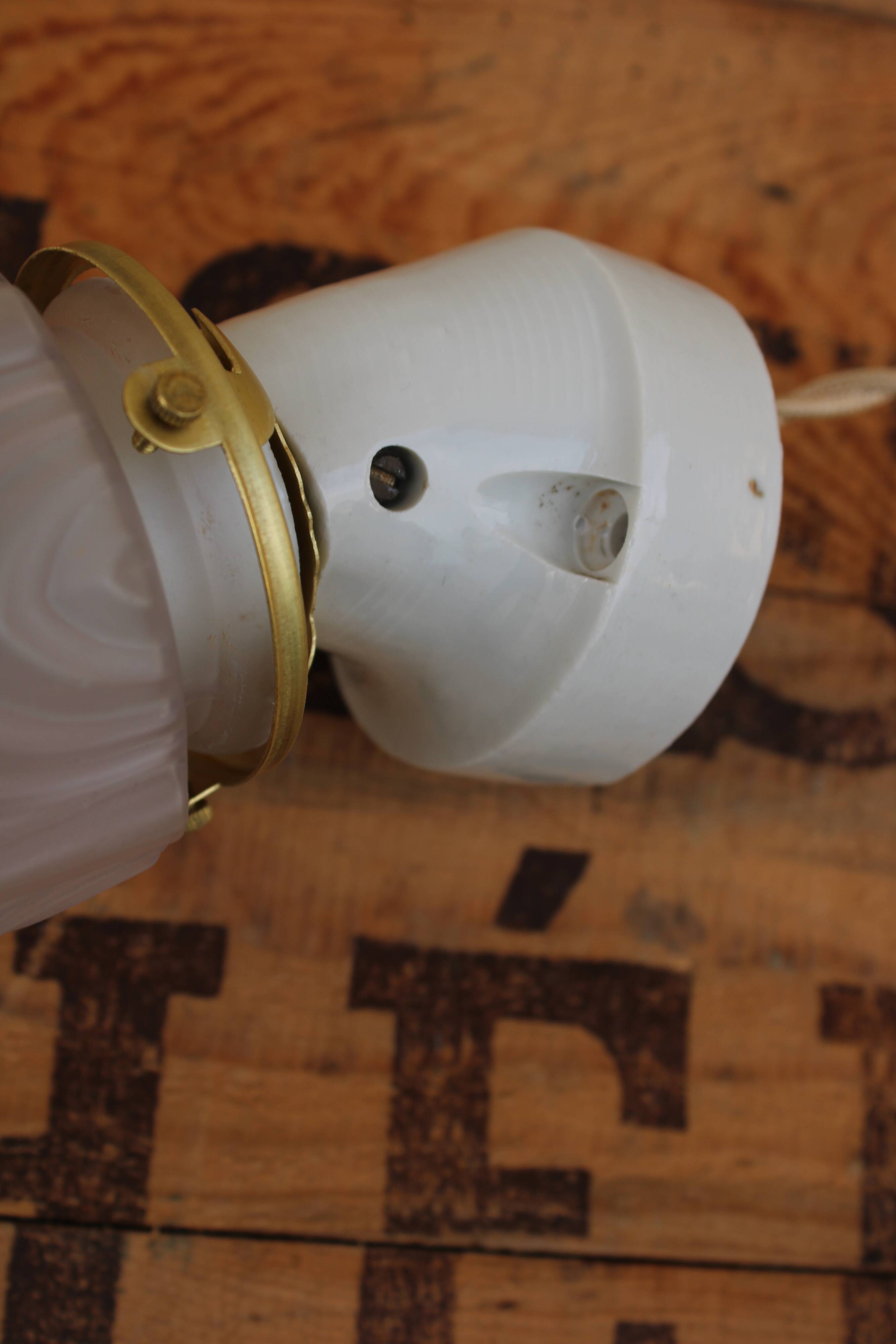 Wall light tulip and porcelain