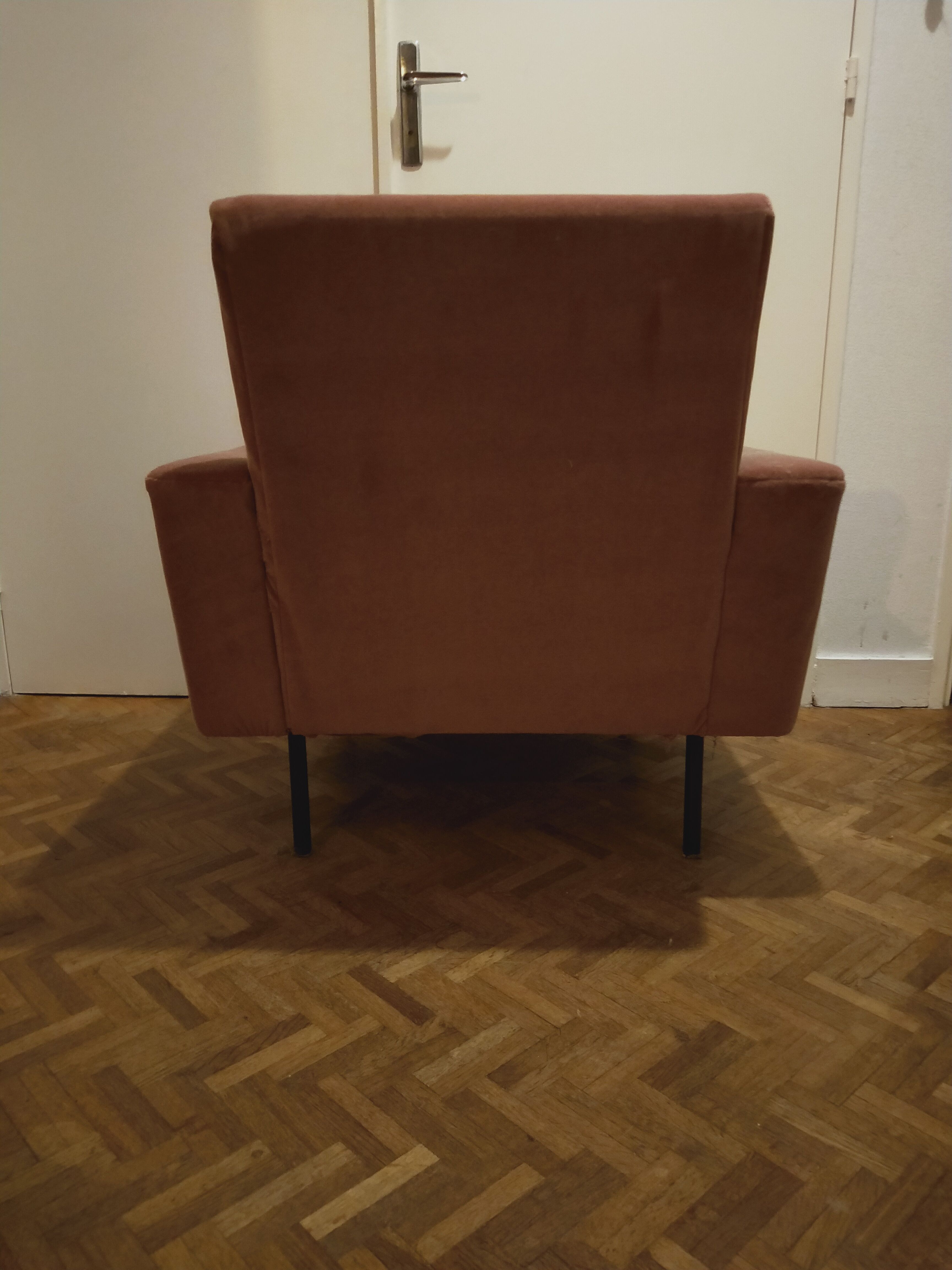 Vintage velvet chair old pink