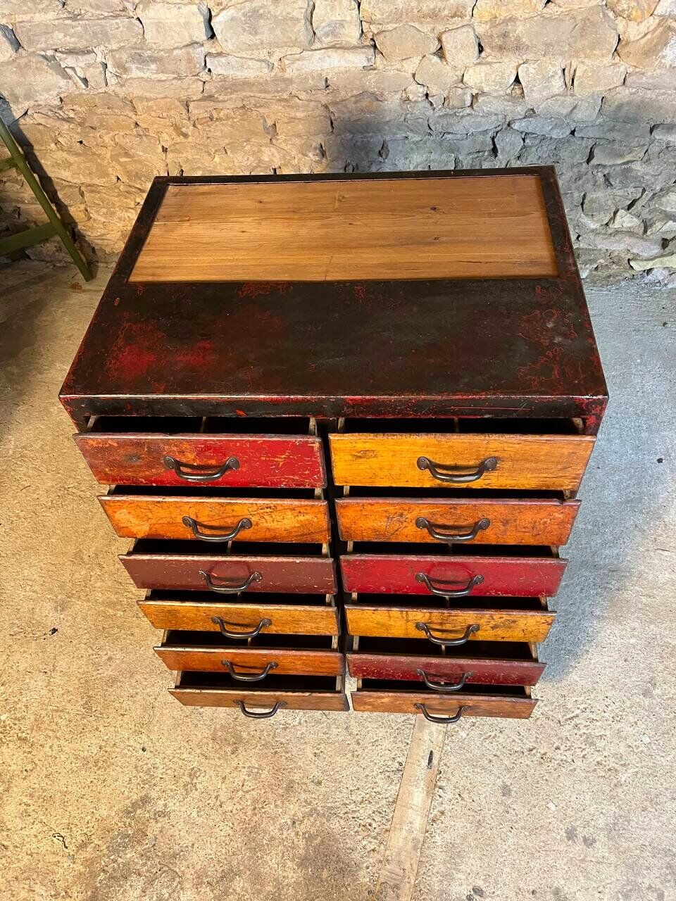 Workshop furniture with drawers