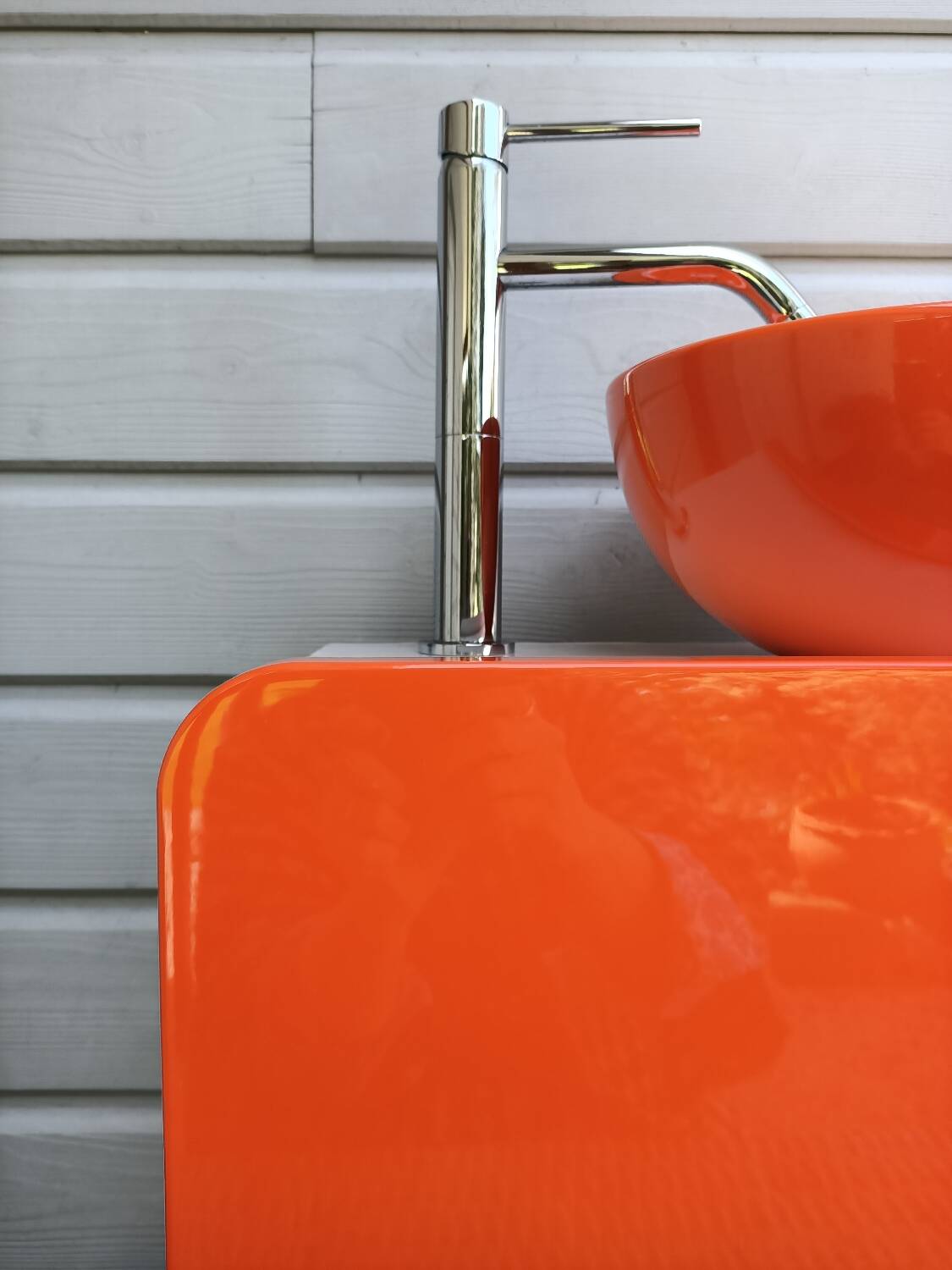 Bathroom furniture and its vintage basin