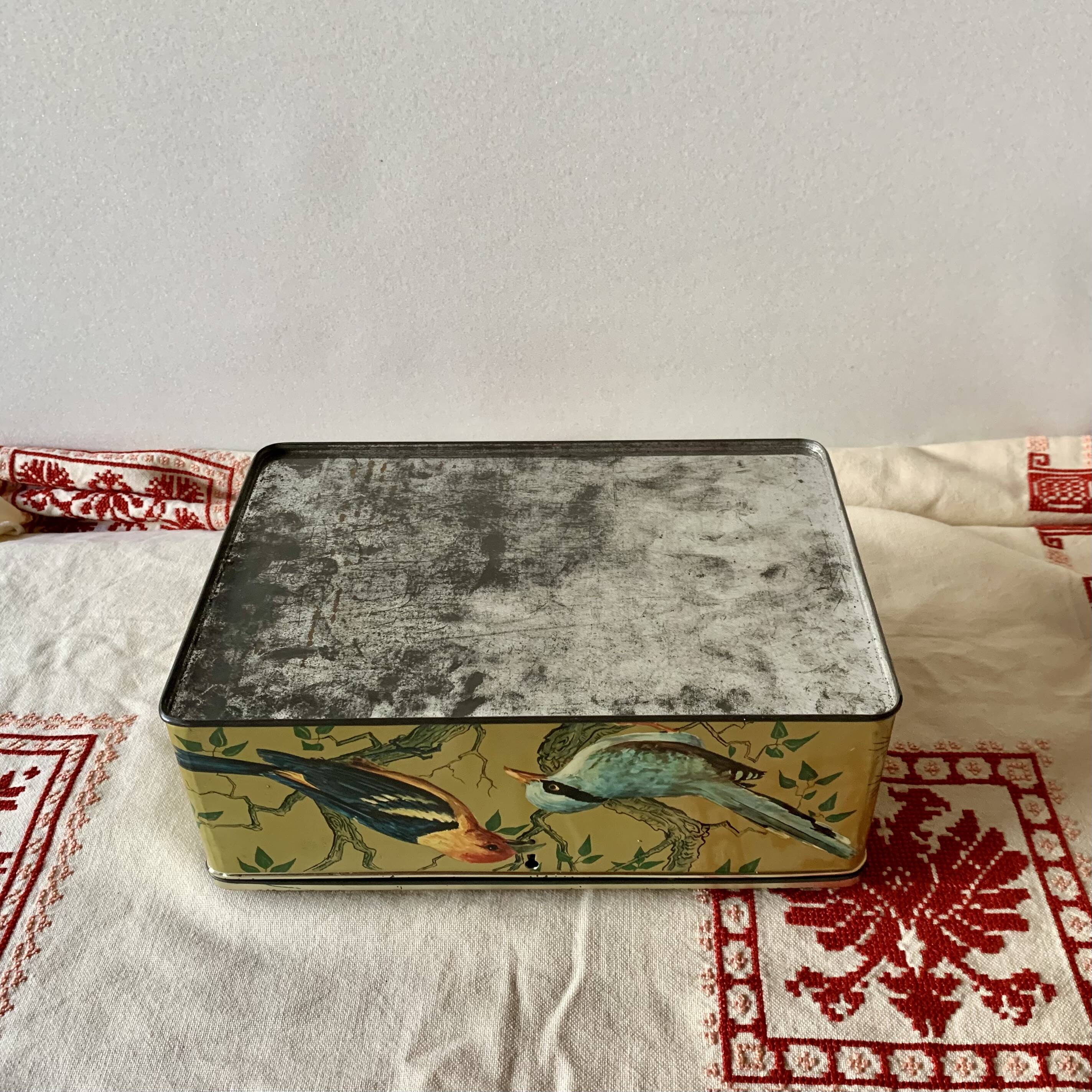 Large metal box - lithograph signed M. Beaudet - bird decoration