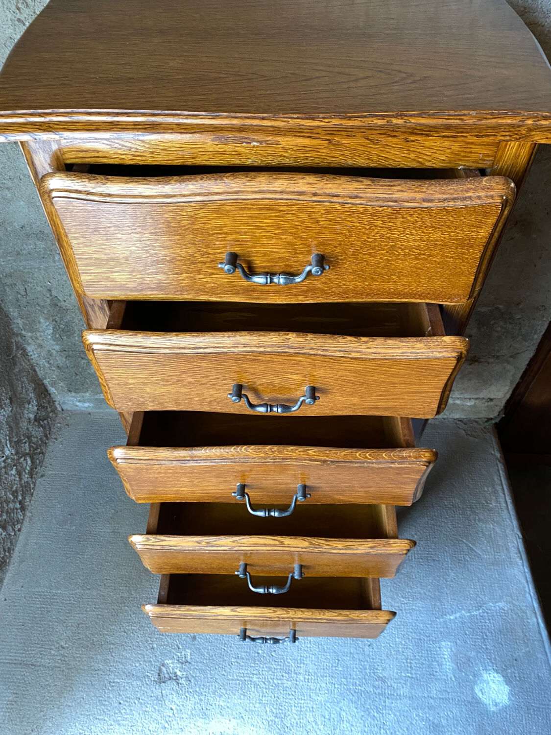 Weekly chest of drawers