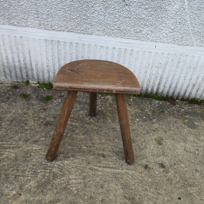 low tripod stool
