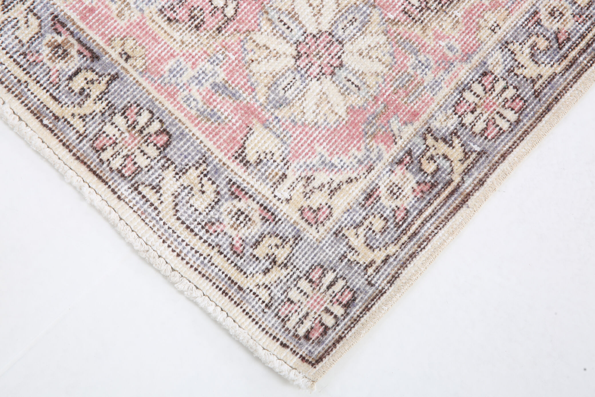 Farmhouse floral vintage carpet rug